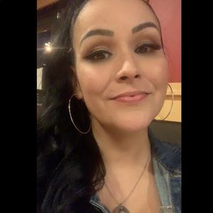 Meet your Posher, Janelle